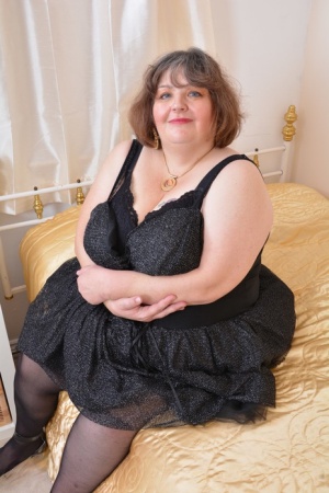 Nylons Mature Big Saggy Tits - Chubby Stockings at Mature-Lovers.com