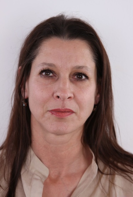 Middle-aged divorcee Alena undresses to pose in the nude to pay the bills 74418188