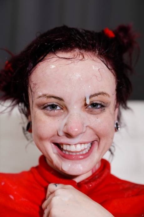 Kinky Chloe Carter gags on dildo & has her ass gaped before massive facial 40409759