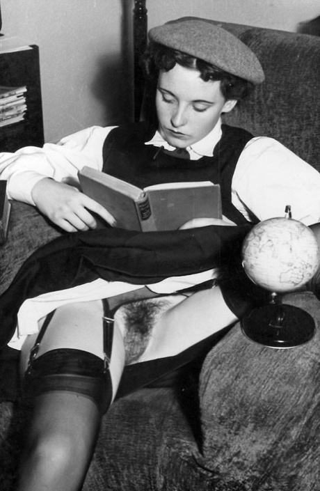 Schoolgirls from another era expose and even toy their natural pussies 29097431