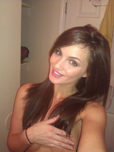 Cheating gf Lily takes naked selfies to send to her side lover 63631100