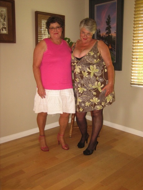 Fat nan Girdle Goddess and her lesbians lover free their boobs in girdles 29122811