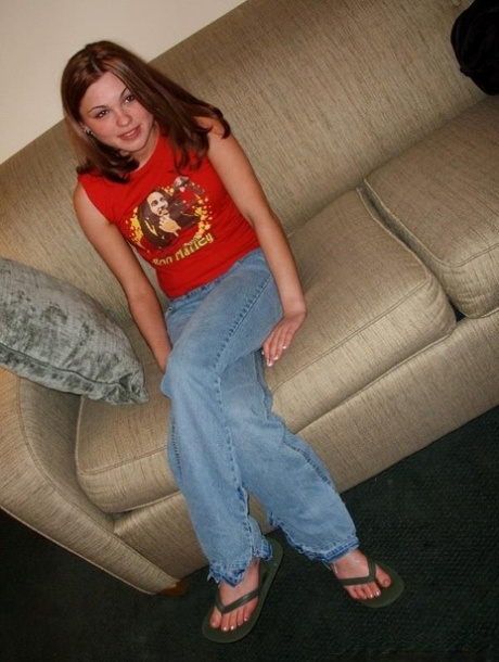 Cute teen Jasmine is all smiles while launching her nude modelling career 54408334