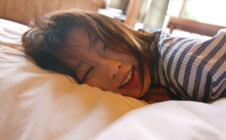 Japanese chick Akane Sakura wakes up in proceeds to get completely naked 96879997