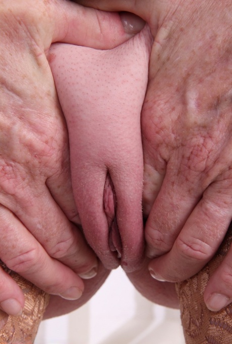 Hot redhead granny Tami Estelle flaunts small saggy tits & smooth bald pussy 44717581