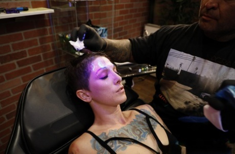 Sully Savage has her vagina lit up after getting a new tattoo 93393459