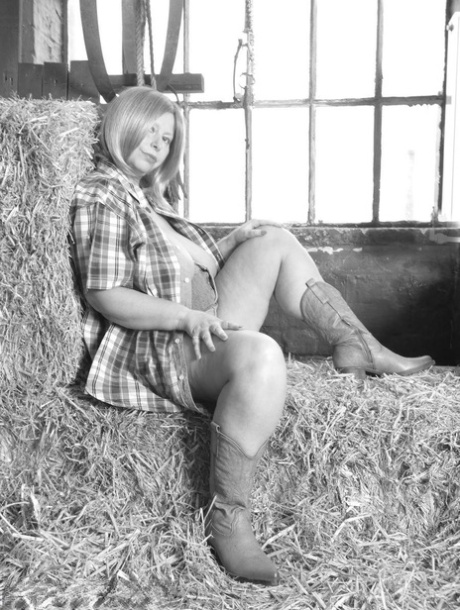 Older blonde plumper Posh Sophia shows her huge breasts and snatch on a bale 17927766