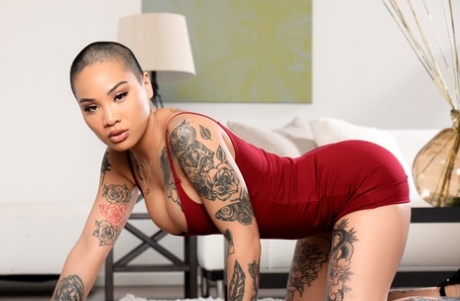 Tattooed Asian chick Honey Gold sports a buzz cut during sexual intercourse 21621179