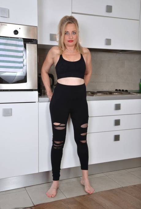 Over 30 blonde Andrea Ann removes spandex leisure wear to get naked 38566245