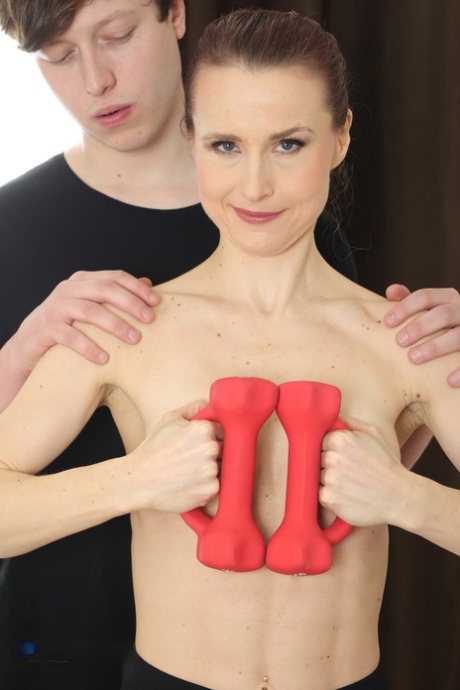 Athletic MILF Barbora Or has sexual intercourse with her personal trainer 37607178