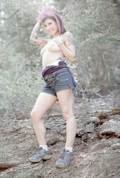 Astounding amateur milf Joanna Angel is masturbating outdoor 60552459