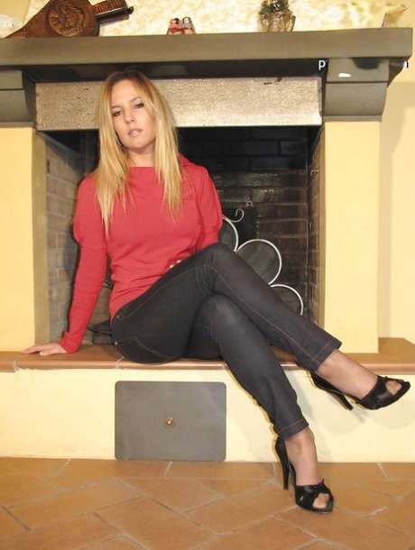 Adorable blonde foot fetish babe loves to show her pantyhose 35977380