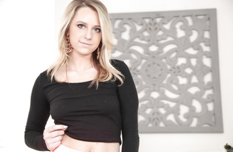 Blonde teenager Molly West baring her large young girl breasts 34893185