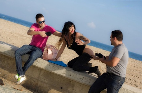 Tattooed chick big tits picked up on beach for outdoor threesome 26681851