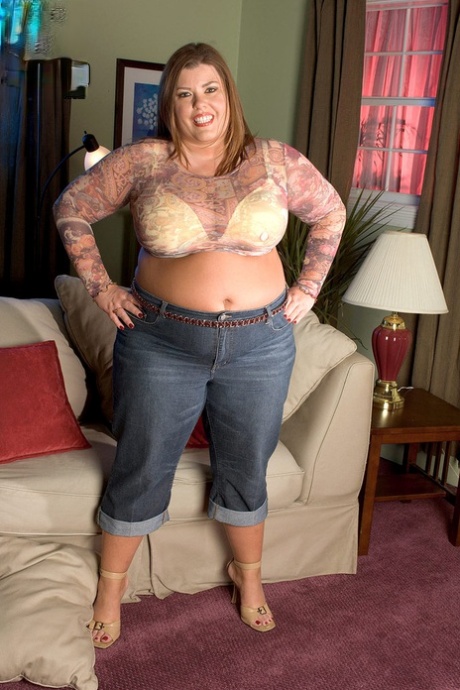 Karlee Adams shows off her fat pussy in a series of naughty home porn scenes 94713259